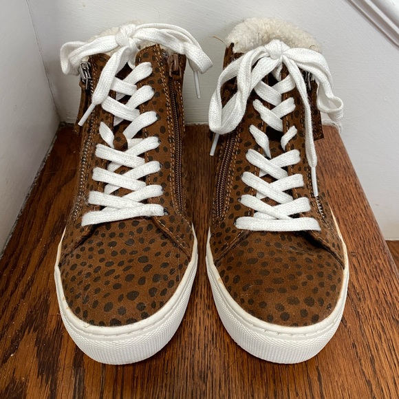 Universal Thread Hi-Top Shoes - Size 7.5 - Picture 2 of 4